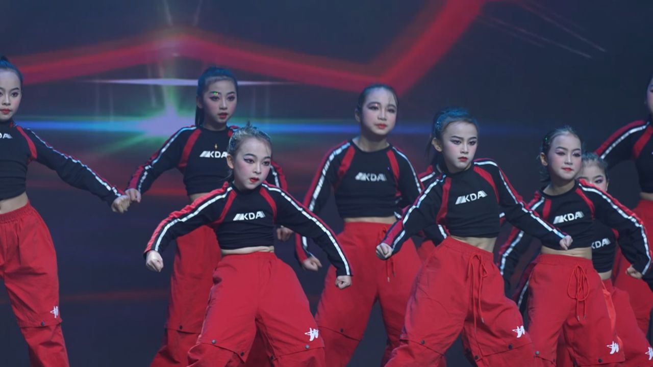 2024童星闪闪春晚盛典重庆会场金奖节目《red 我最红》-酉阳金芭蕾