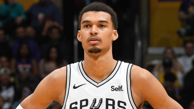 马刺惜败国王！提前19场无缘季后赛 NBA本赛季首队
