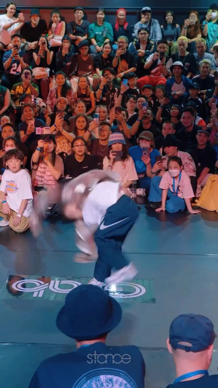 天赋异禀!10岁印尼小女孩的battle现场