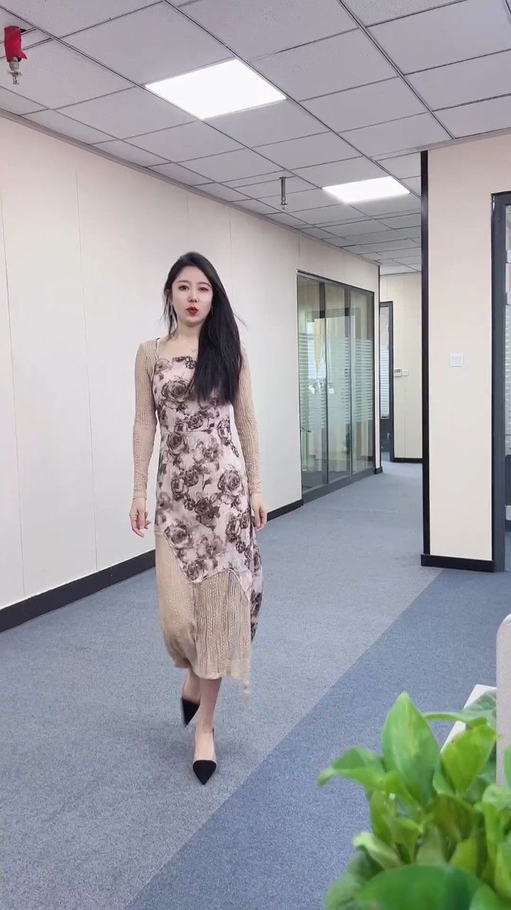 菲菲总竟然让我陪女客户去泡温泉?