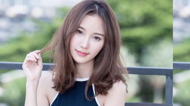 00后小姨子18岁害羞说: “姐夫,你弄疼我了”,我笑答: “你姐加班呢,咱们俩继续!”