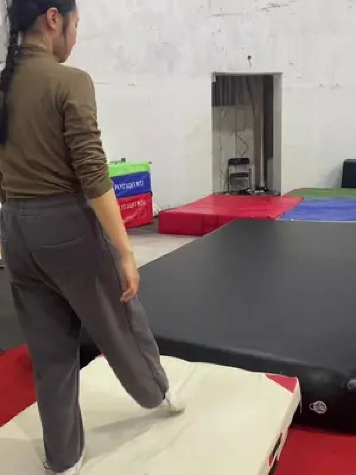 女生练习蛮子#舞蹈生 #舞蹈技巧