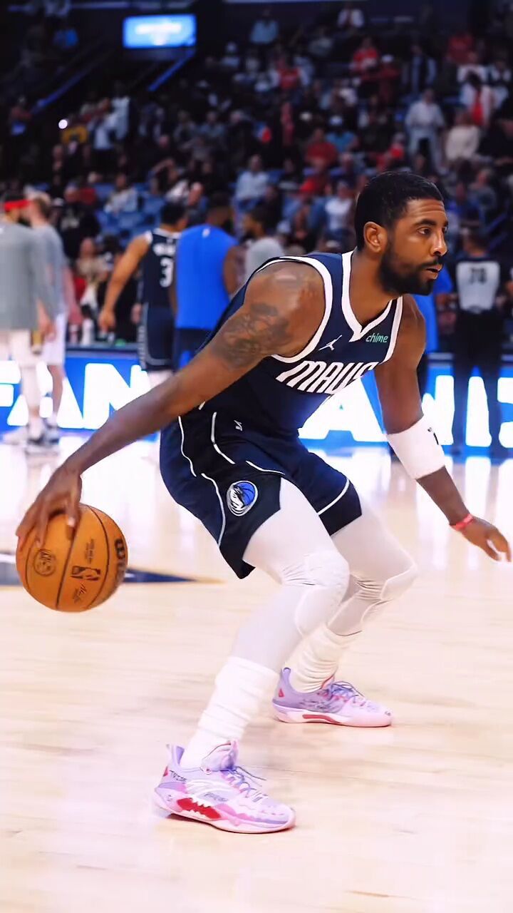 慢镜头欣赏欧文丝滑节奏控球训练#欧文#独行侠#铁铁的nba特辑