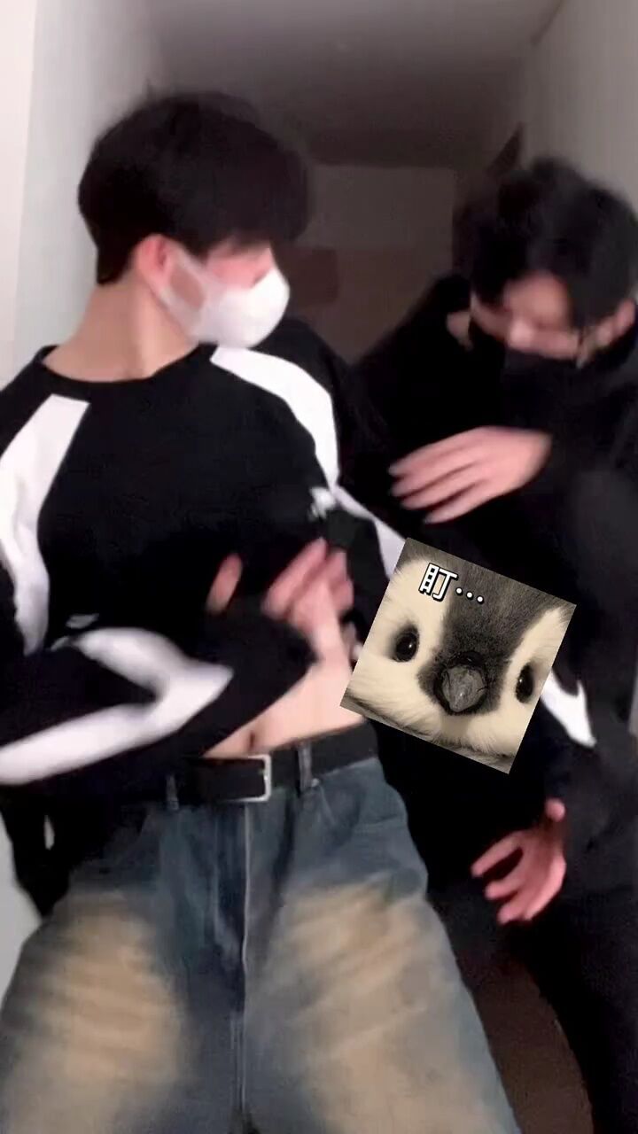 弟弟这腹肌我真的很嘶哈嘶哈