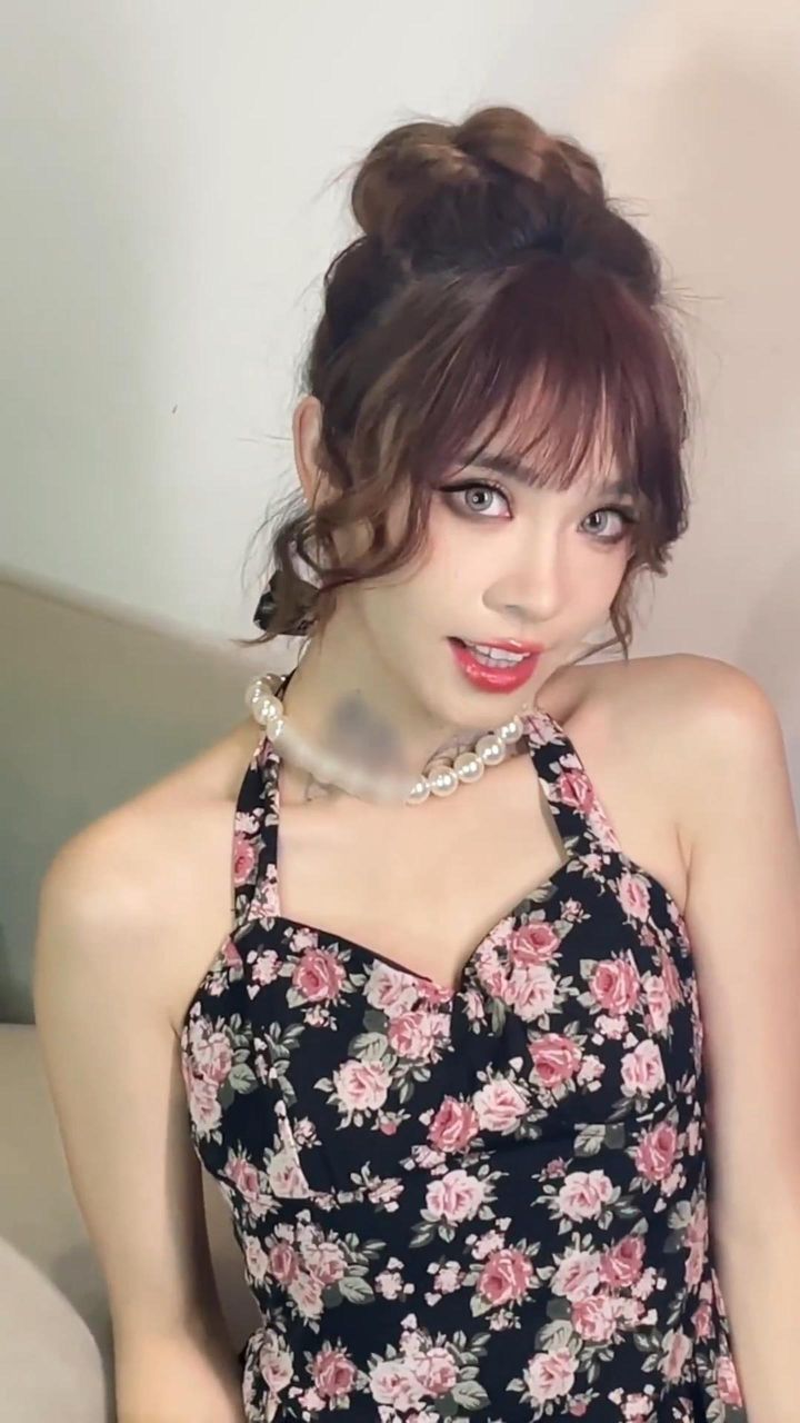 我应该不是最后一个画jisoo烟熏妆的吧