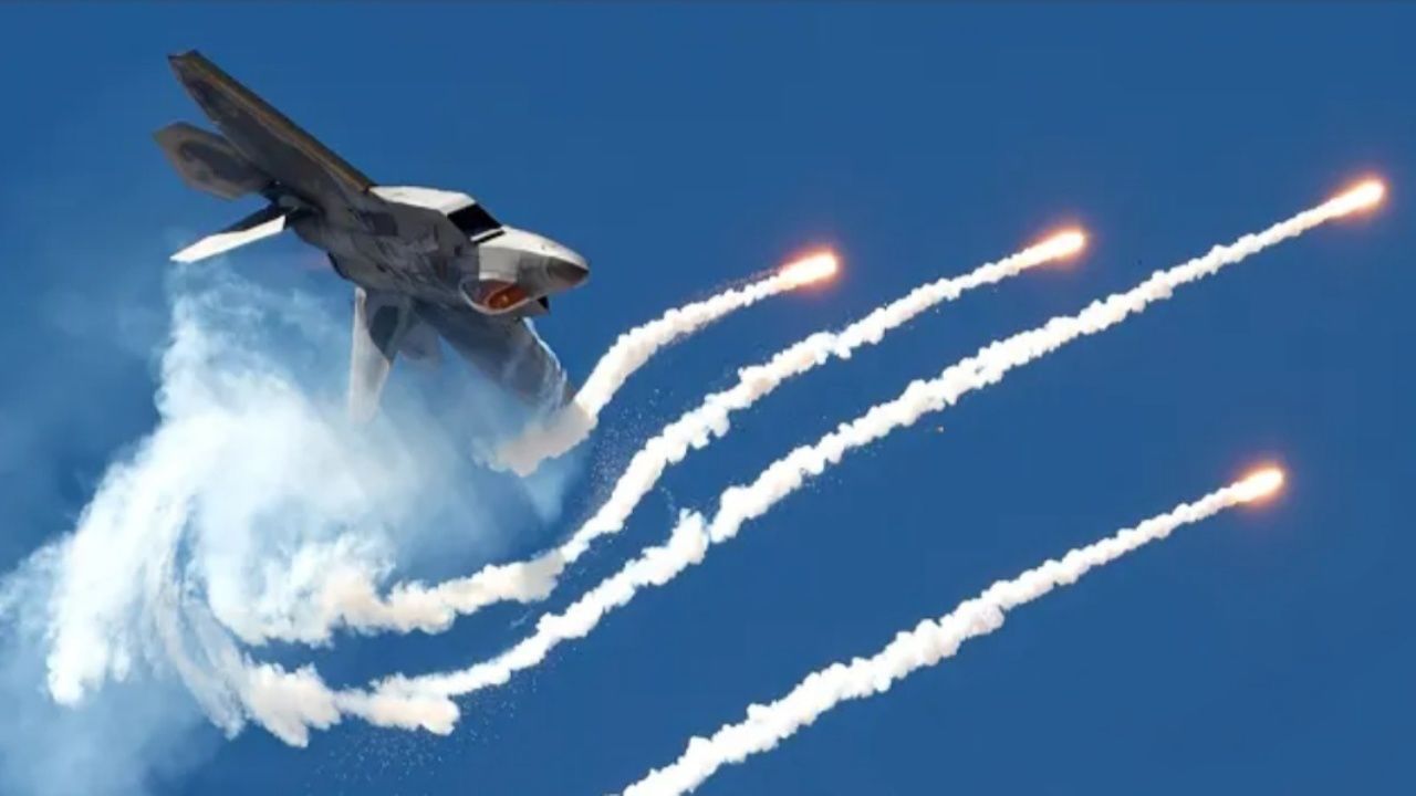 尤马航展上精彩的空中表演.