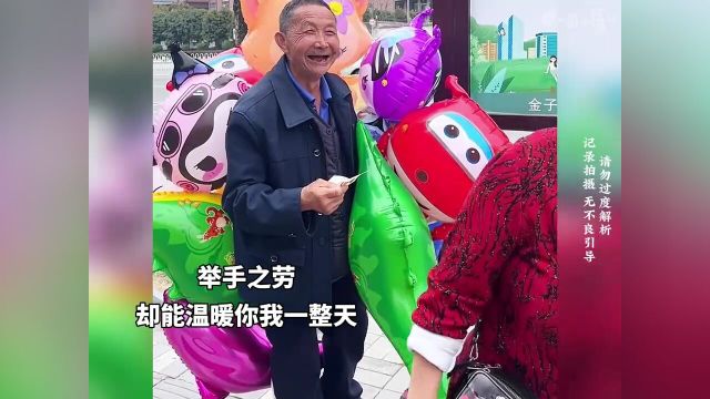 “善良无处不在,也愿我们温柔待人”盘点陌生人善意的暖心瞬间感人瞬间瞬间戳中泪点陌生人的温暖