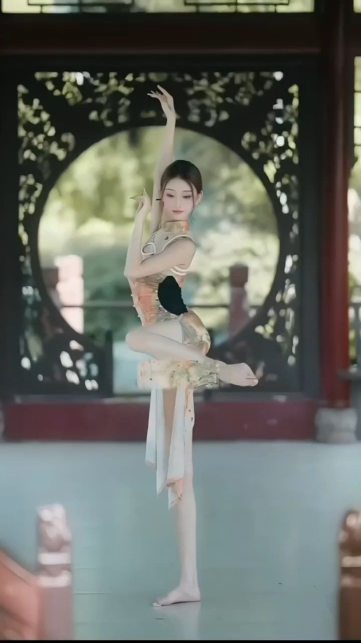 绛唇珠袖两寂寞,晚有弟子传芬芳