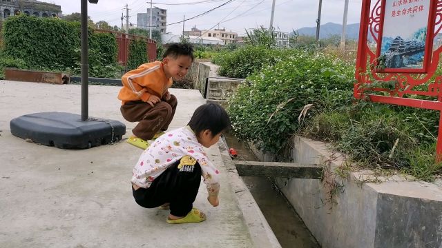 难真的难.去找一个免费读书的地方.找了很久很久.终于找到了.