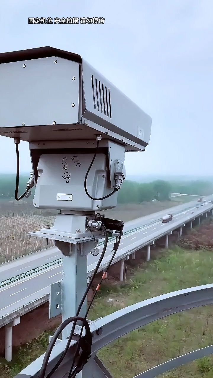 路边的摄像头外观不一样,作用也不一样. #汽车