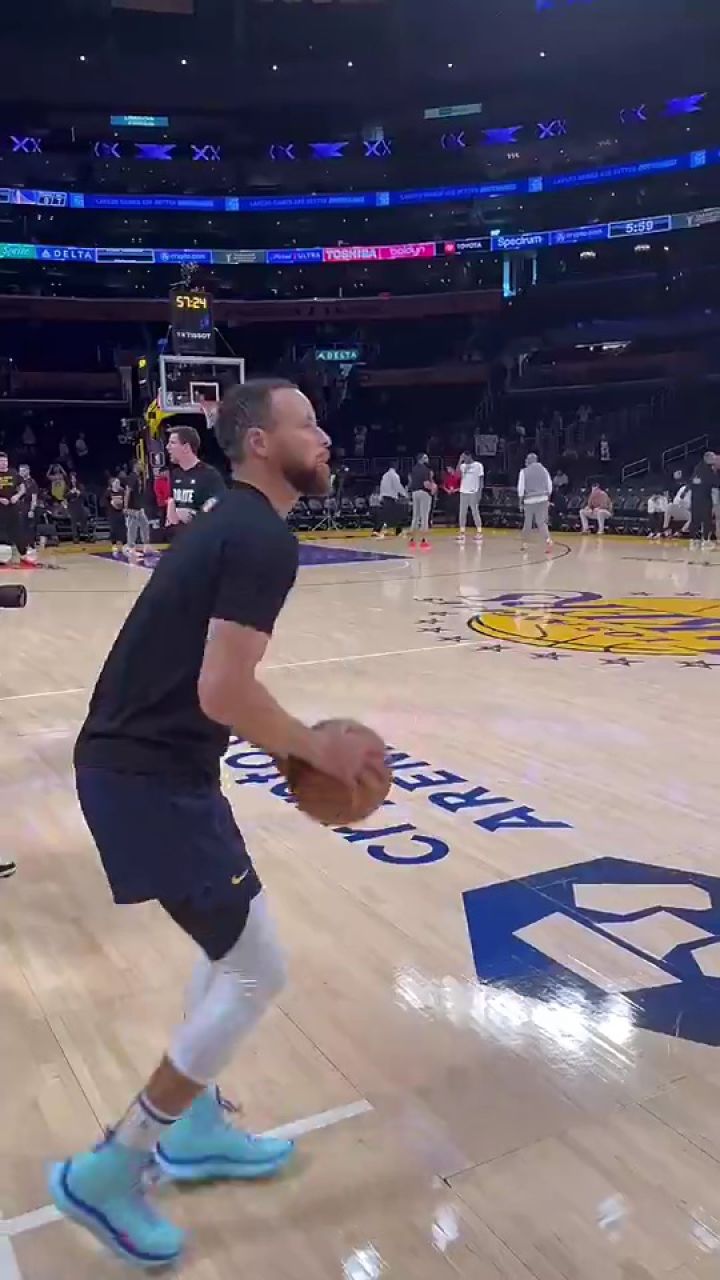 好事还是坏事库里赛前训练 抛投频频打铁 超远三分依然靠谱