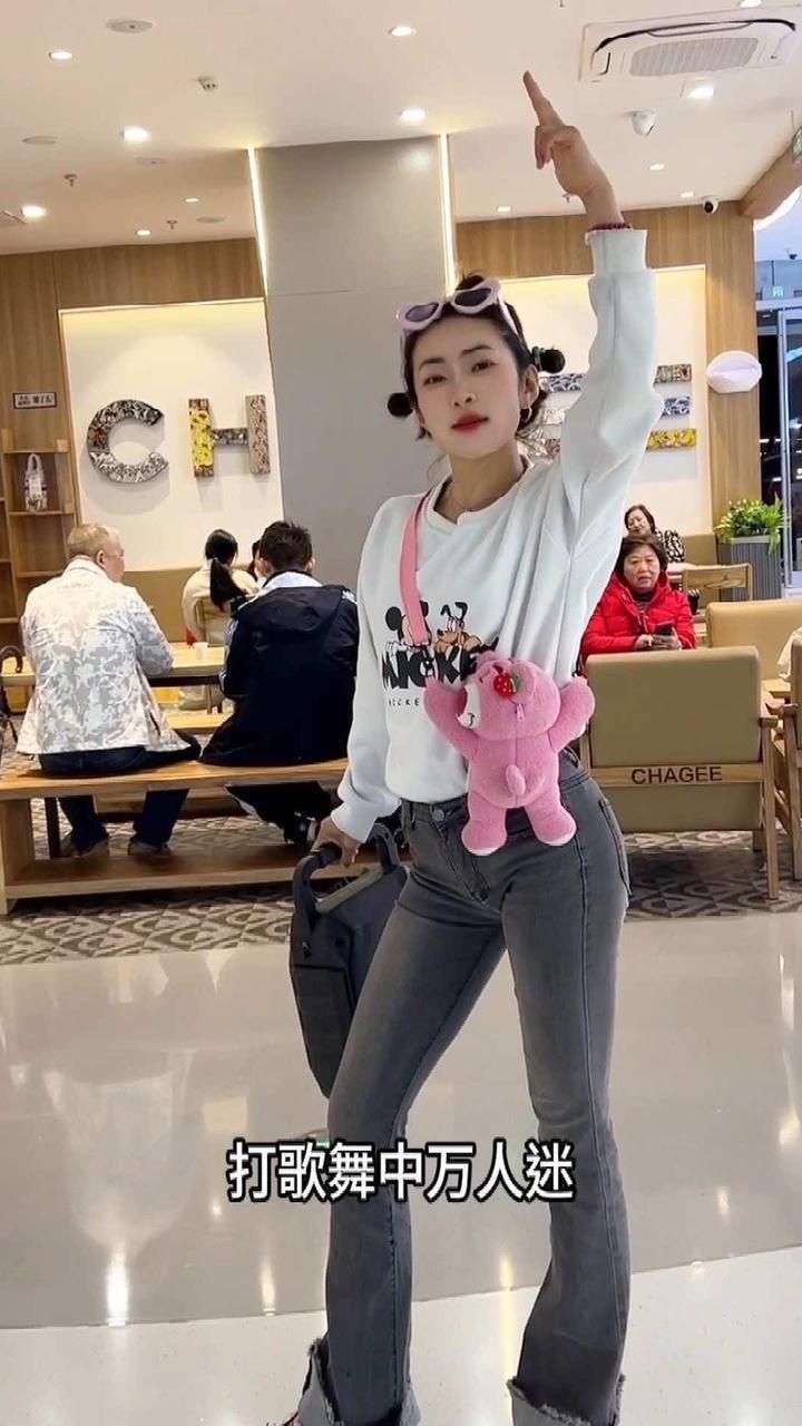 打歌舞中万人迷 唯有恋舞最无敌#不会打歌就学打歌 #每日恋舞esther