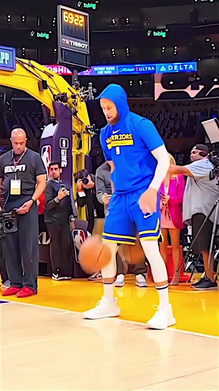 库里赛前热身,这控球是真的厉害#库里#勇士#铁铁的nba特辑