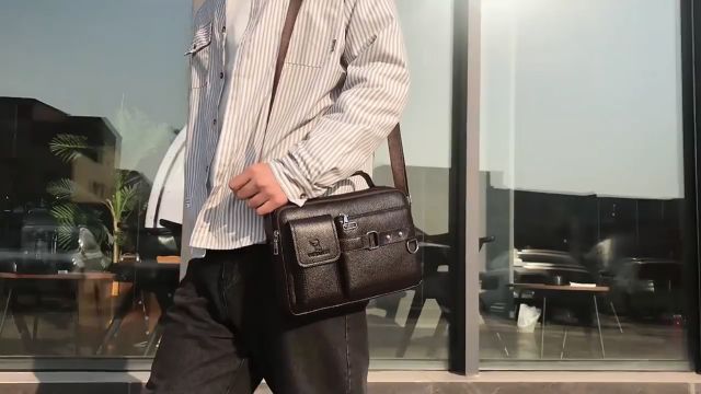 Japanese men's shoulder bag made of highend cowhide with seamless stitching日本男款