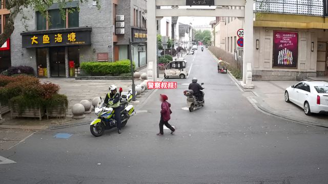 可可爱爱!86岁老奶奶街头迷路,竟喊97年交警“叔叔”