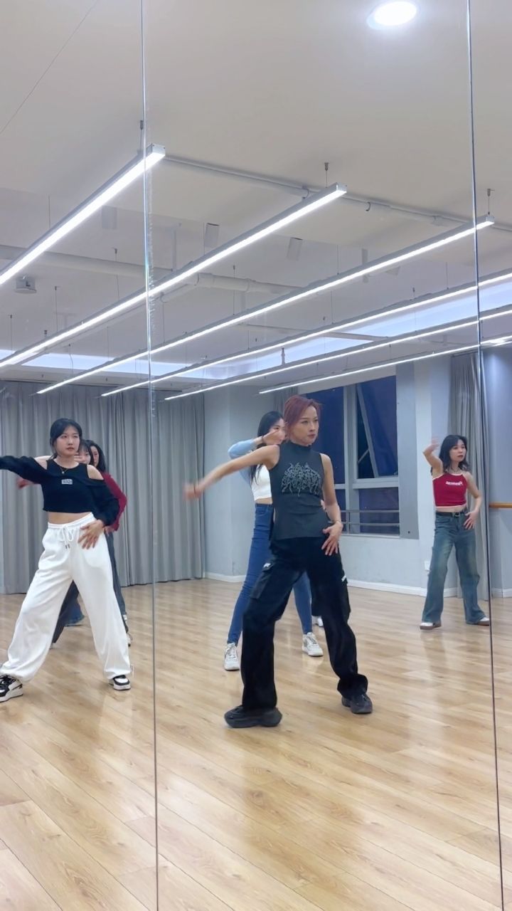 吻妹新舞学到了 青岛女团韩舞midastouch 帝一舞蹈室