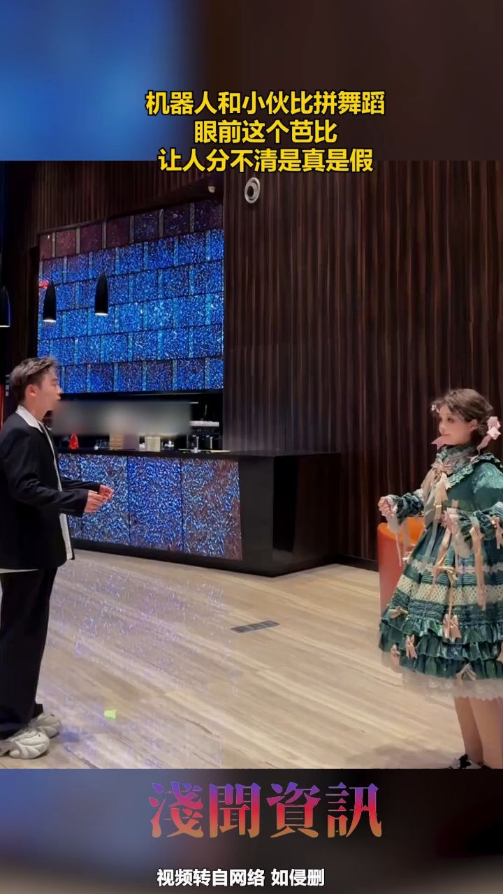 机器人和小伙比拼舞蹈,眼前这个芭比,让人分不清是真是假