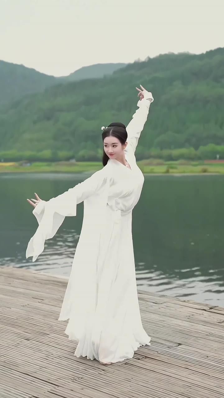 莫愁千里路 自有到来风#古典舞##古风##精卫舞蹈#美女