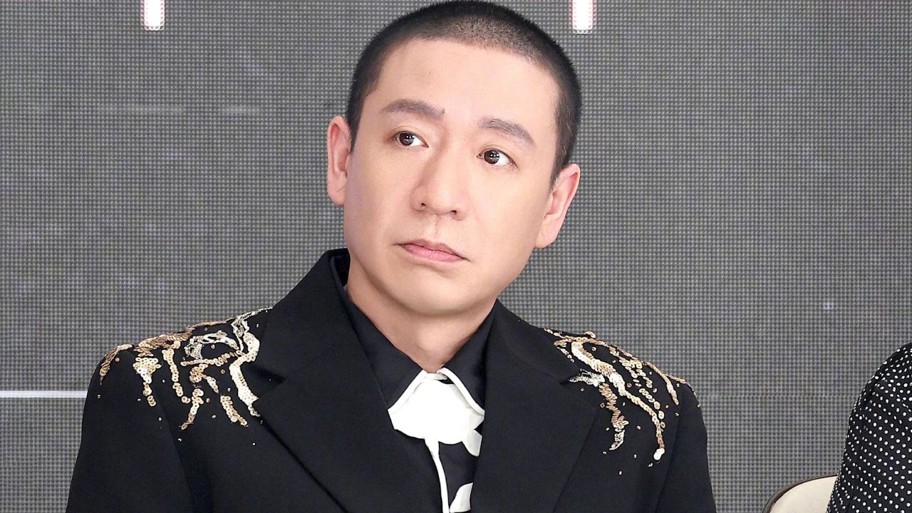 歌手梁龙首战紧张想上厕所,两次申请被节目组拒绝,一脸苦笑无奈