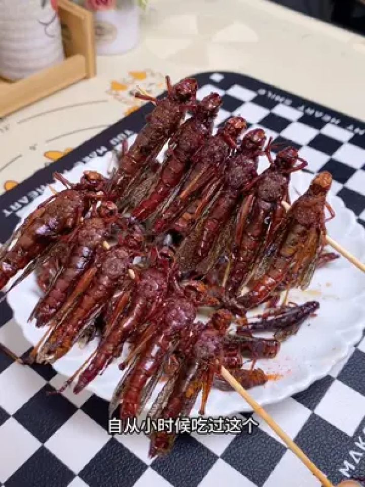 香脆蚂蚱,比小时候的味道还好吃,焦香酥脆,太香啦#炸蚂蚱#油炸蚂蚱