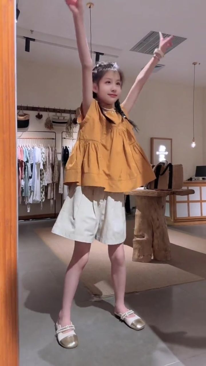 女儿四年级了,身高145体重60,穿150尺码,你们家的多高多重了#女童套装