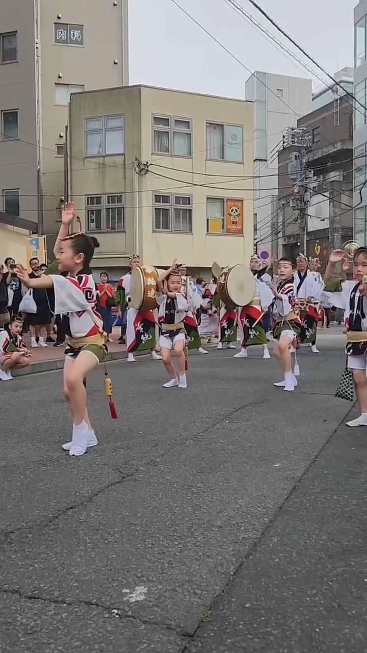 日本街头传统民族舞表演