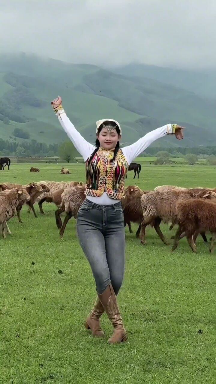 一望无际的草原是我最大的舞台,散养的羊群是我最