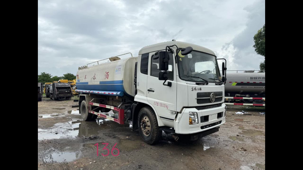 出两台东风天锦康机180马力15立方洒水车