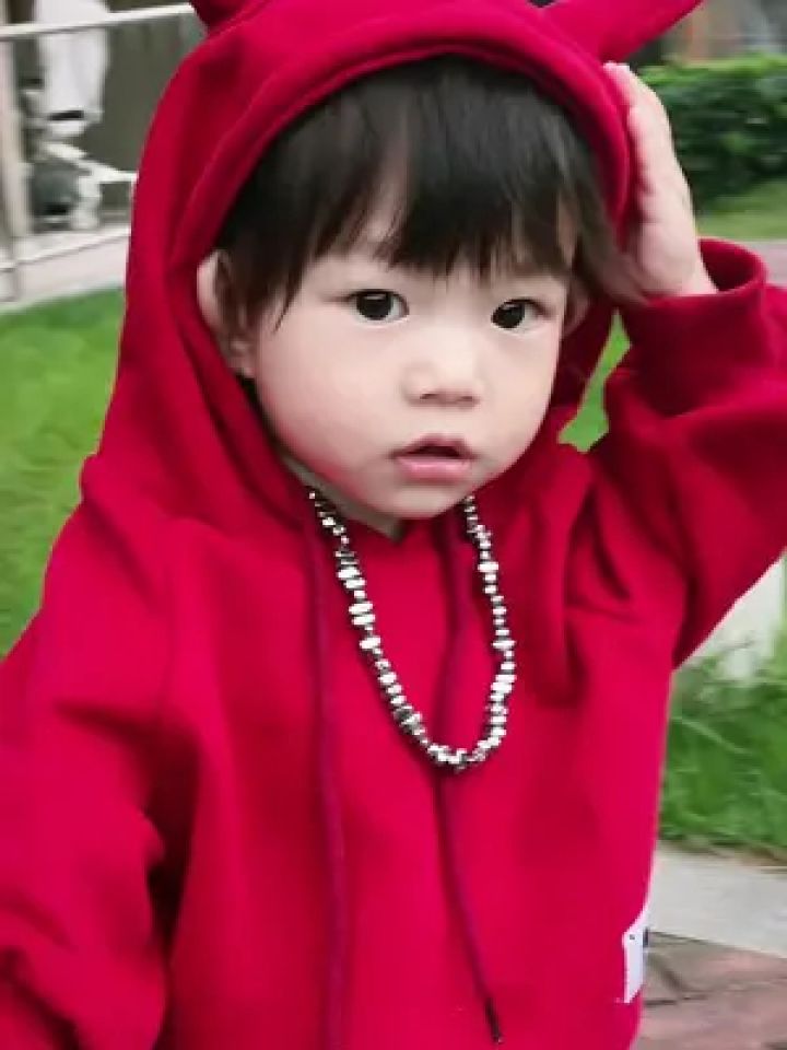 1岁6个月 今天是妈妈的精灵小女孩!