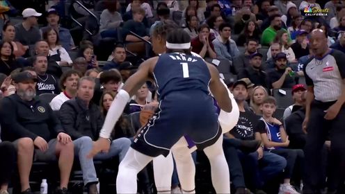 《NBA全场集锦》传的恰到好处！德罗赞突破分球妙传萨博尼斯势大力沉单手劈扣