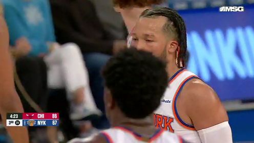 《NBA全场集锦》公牛vs尼克斯第3节英文原声回放