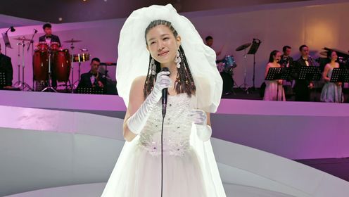 邓丽君在演唱会身着婚纱！一曲终了众人泪流满面