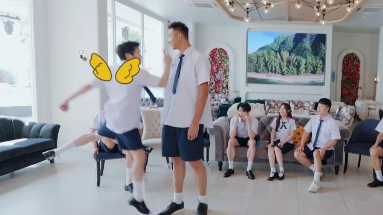 最萌身高差!王勉助跑飞扑易建联_综艺_高清完整版视频在线观看_腾讯视频
