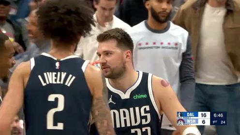 《NBA全场集锦》射程无限！东契奇三分线外一步接球 张弓搭箭超远三分一发入魂