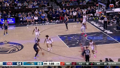 《NBA全场集锦》我在天上等会你！班开罗空中以一敌二强硬2+1打成