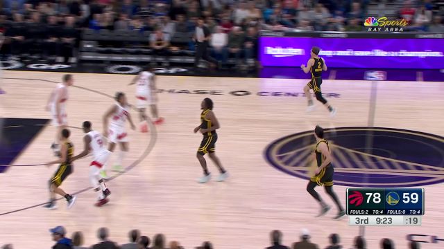 汤普森接球转身三分出手动作行云流水 格林场下怒吼庆祝