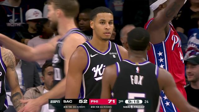 小萨逐渐约老师化 萨博尼斯精妙助攻与队友无缝衔接