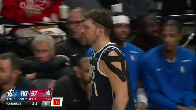 NBA常规赛：独行侠vs开拓者第3节英文原声回放