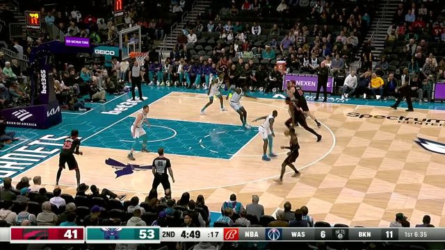 猛虎下山冲击禁区 西亚卡姆无视防守强硬打成2+1