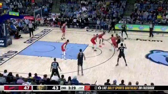 场上下起三分雨 西卡携手奎克利对轰扎威互不相让