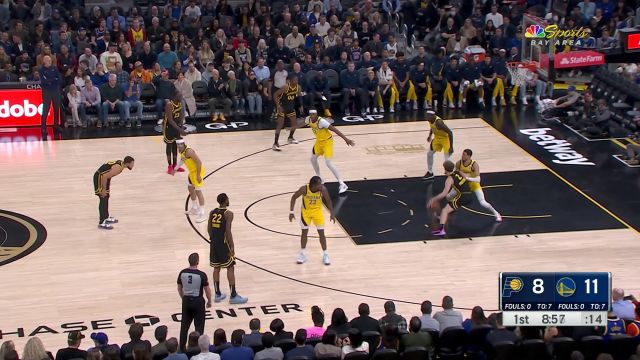 身轻如燕！波杰姆斯基灵活脚步顶着哈利伯顿突破上篮稳稳打进