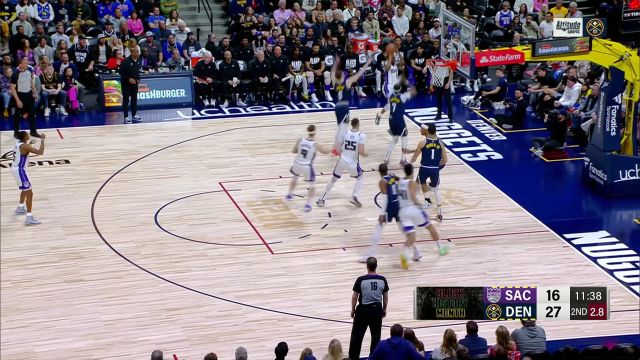 扛起大旗往里冲！赫尔特横冲直撞突破上篮轻松得手