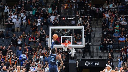 《TOP时刻》【原声】23日NBA十佳球 乌布雷暴扣折叠劈扣拉满观赏度 3J危急时刻极限抛投绝杀马刺