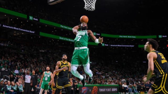 杰伦-布朗vs勇士集锦 三分投射手感爆棚砍下全场最高29分