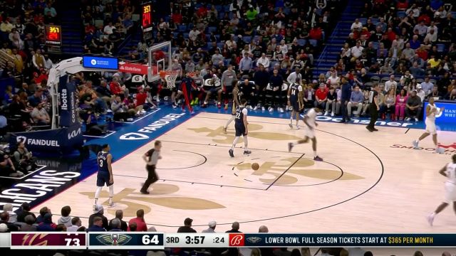 默契连线！梅里尔潇洒妙传空切的琼斯直杀篮下暴扣得手