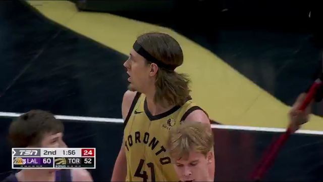 就是玩心眼儿！奥利尼克提前站定造成浓眉半场前第三次犯规