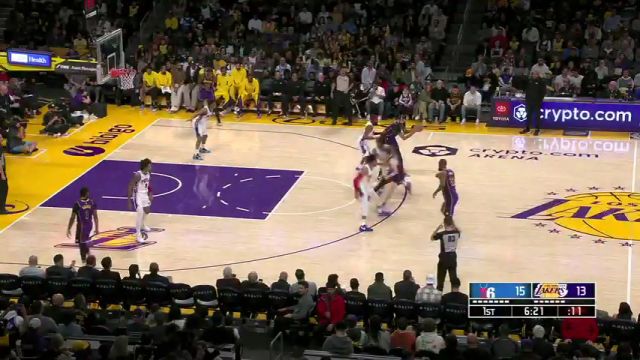 拉塞尔命中本赛季个人第184记三分球 成为湖人队史单季三分王