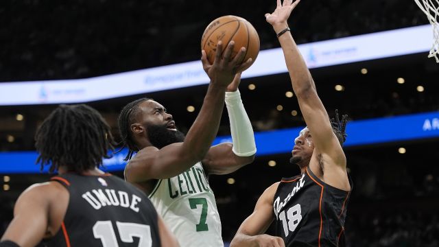 活塞94-119凯尔特人 布朗独得31分怀特砍下三双绿军主场轻取活塞