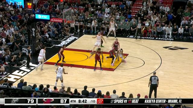 彻底点燃主场火热氛围！巴特勒抢断快攻妙传阿德巴约心领神会空接暴扣