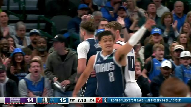 哈迪施展四分卫长传 东契奇接球轻松双手扣篮